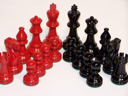 Dal Rossi Italy French Lardy chess pieces in boxwood, red and black, 85mm double weighted